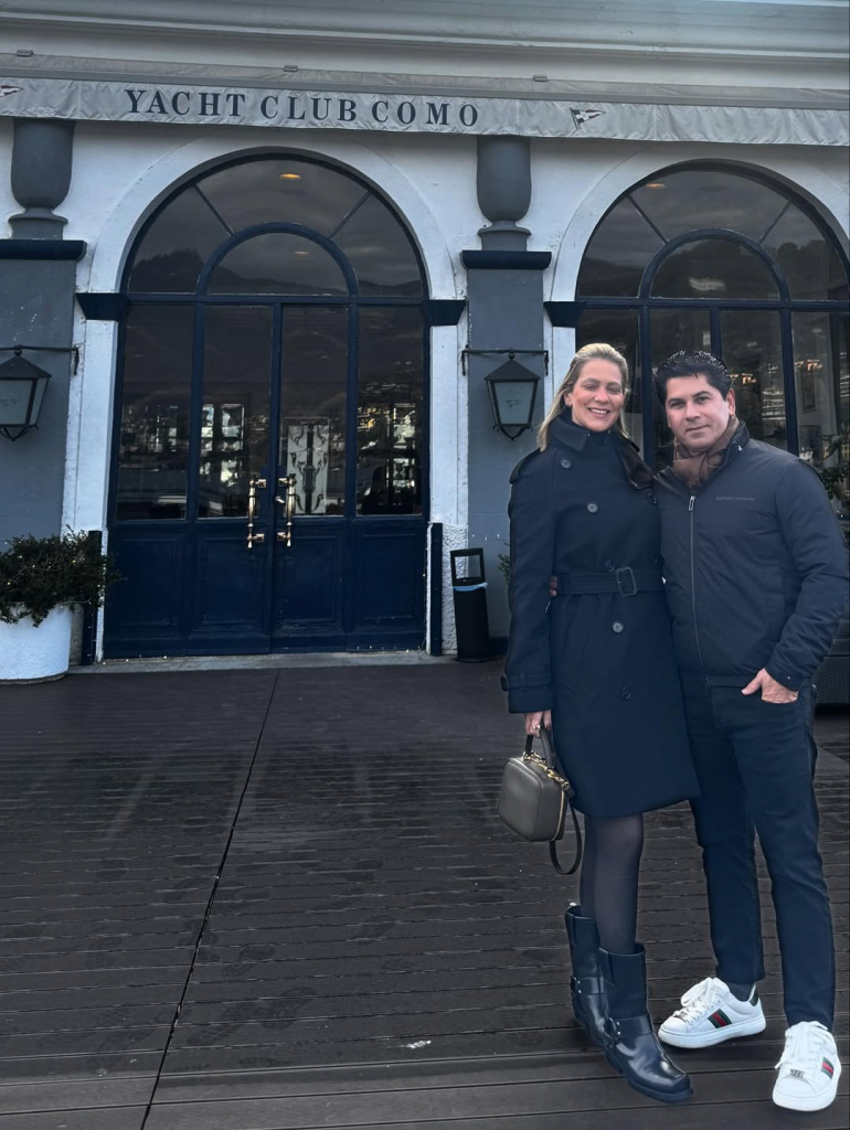 Durante Nossa Visita Oficial Ao Yacht Club Como, Eu E Mariana Fomos Recebidos Pelo Presidente Do (3)