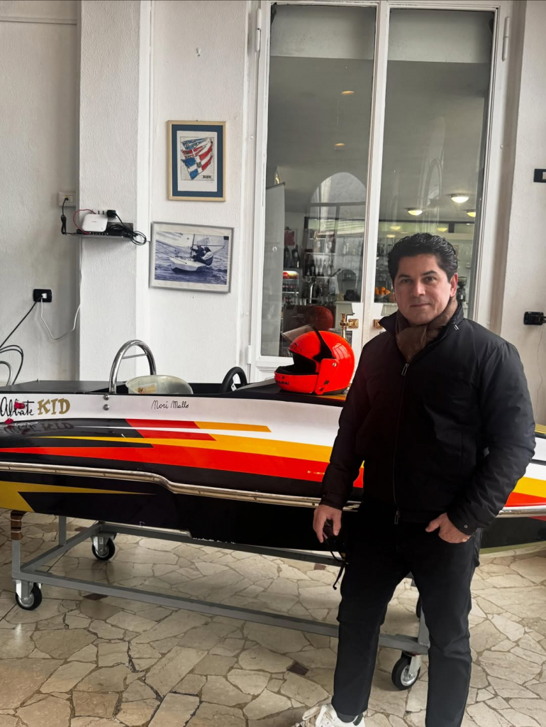 Durante Nossa Visita Oficial Ao Yacht Club Como, Eu E Mariana Fomos Recebidos Pelo Presidente Do (4)