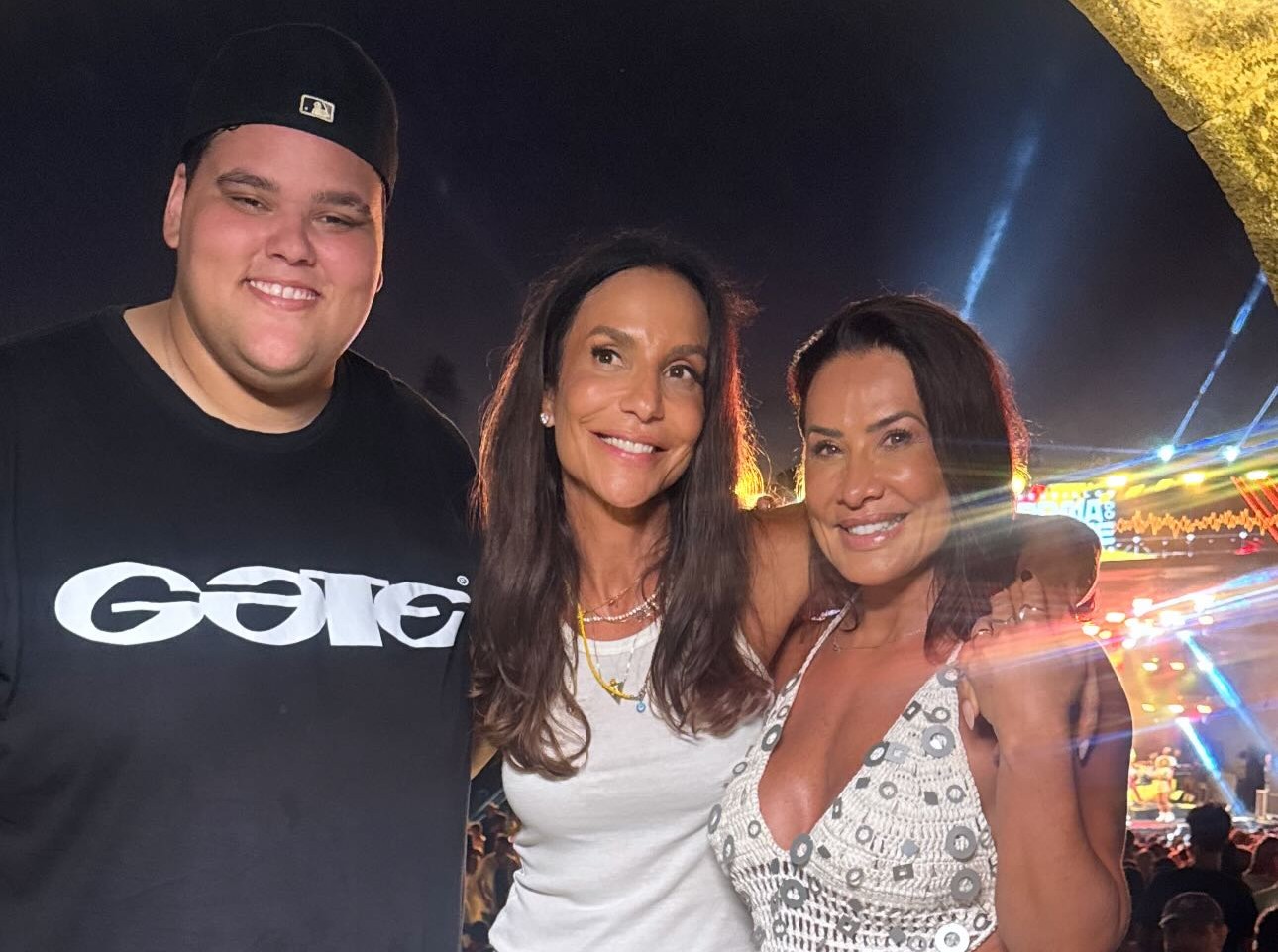 Ivete Sangalo marca presença na abertura do Réveillon Praia do Forte