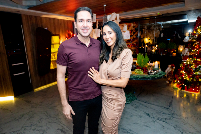 Merry Christmas - Pompeu Vasconcelos e Mariana da Fonte comandam festa para brindar ao Natal entre amigos