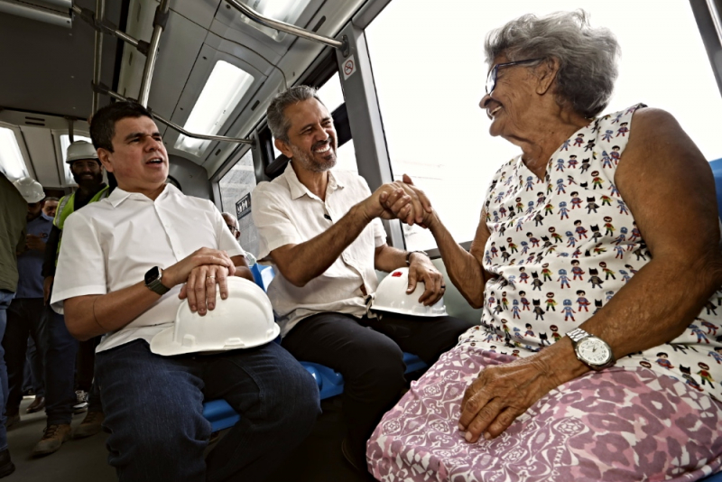 Elmano vistoria VLT Ramal Aeroporto e destaca legado de mobilidade e lazer