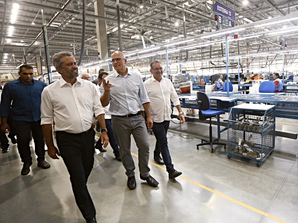 Elmano comemora a abertura de mais de 132 mil empresas em 2025 no Ceará