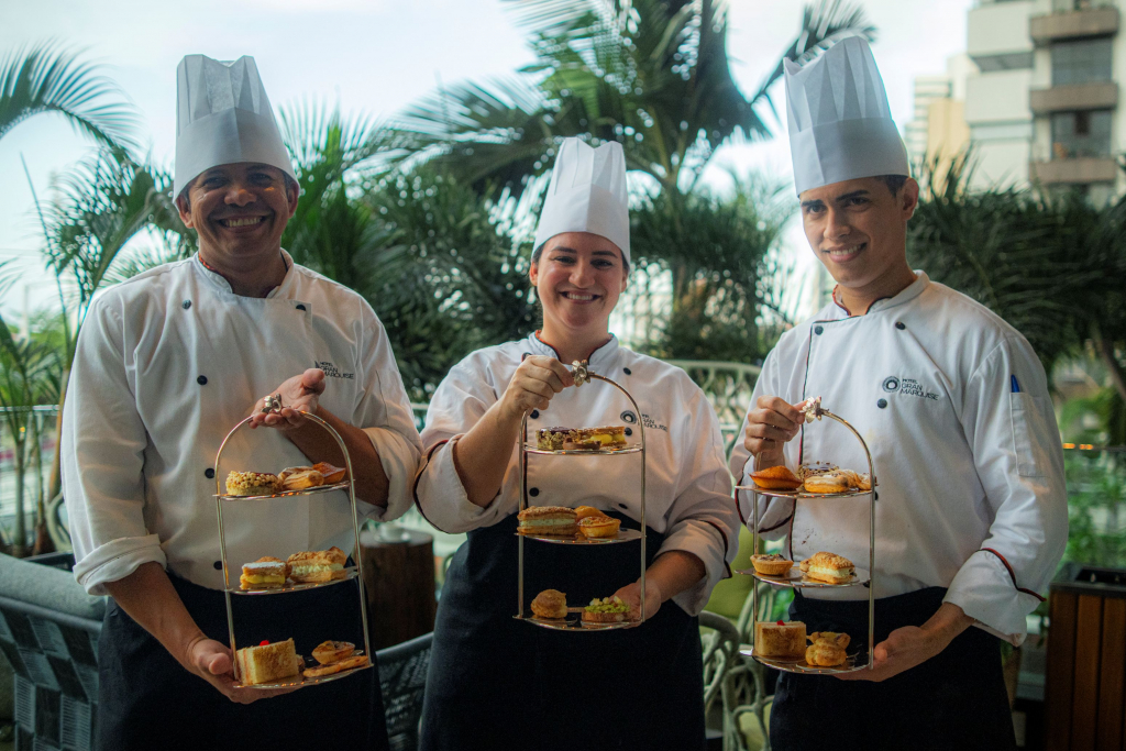 Equipe De Confeitaria Do Chá Da Tarde