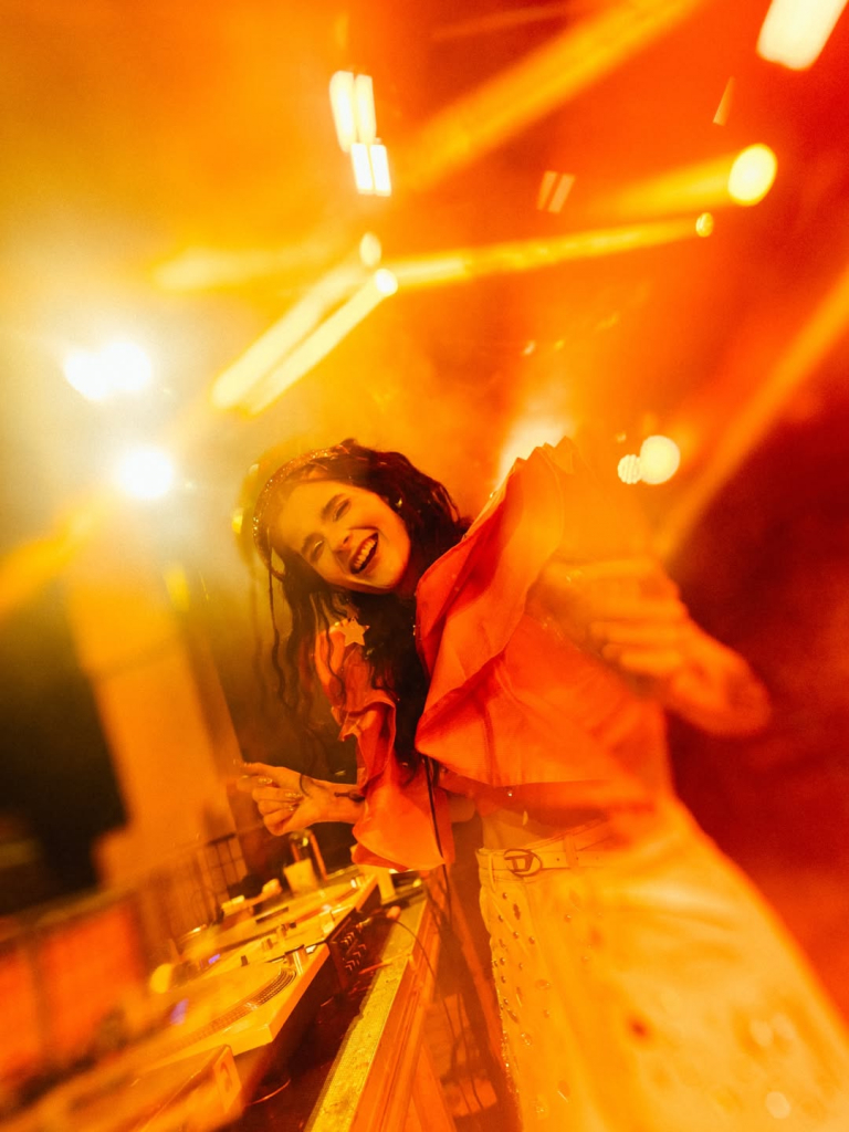 Essa História De Amor é Antiga, @luisaviscardi ✨🤍 Our Muse (1)