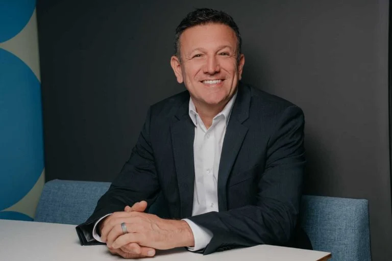 Adobe projeta 15% de crescimento no Brasil em 2026 com avanço da IA