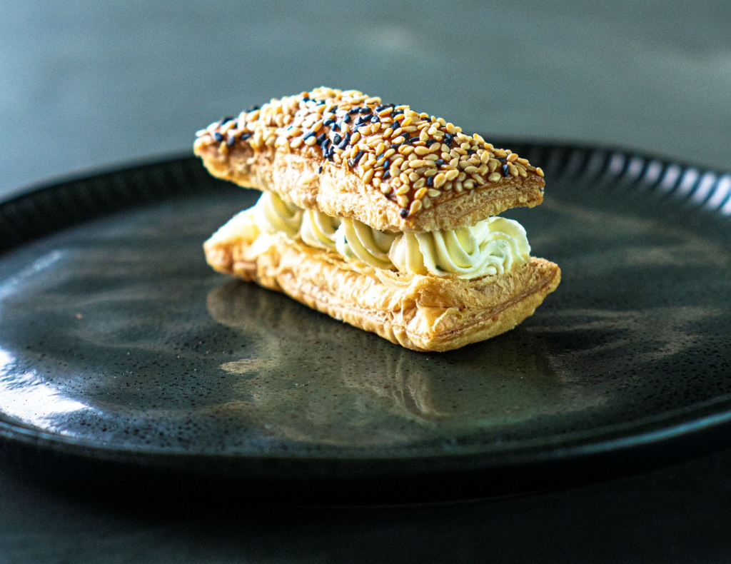 Folhado De Queijo Com Gergelim