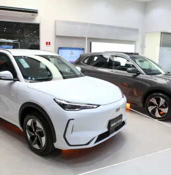 Geely eleva exportações em 23% e prepara produção de elétricos no Brasil