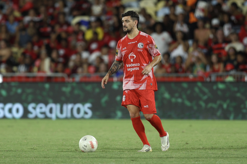 Tradição solidária - Jogo das Estrelas transforma o Maracanã em espetáculo de futebol, famosos e causa social