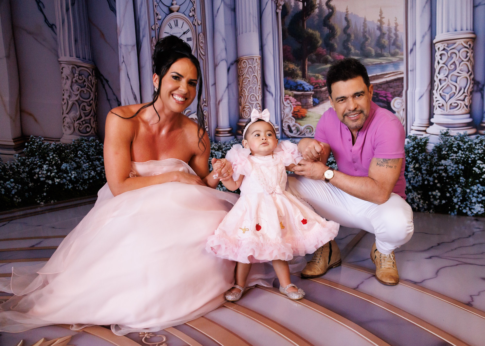 Em São Paulo, festa com tema Cinderela marca o primeiro aniversário de Clara, filha de Zezé Di Camargo e Graciele Lacerda