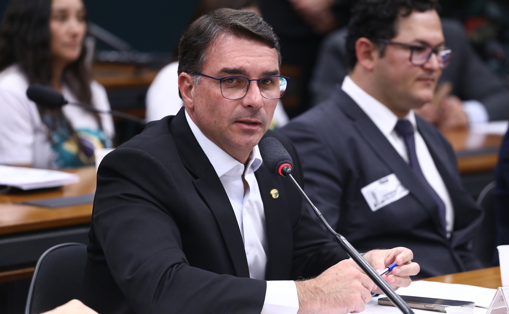 Flávio Bolsonaro se reúne esta segunda com líderes de PL, PP e União Brasil para articular candidatura à presidência
