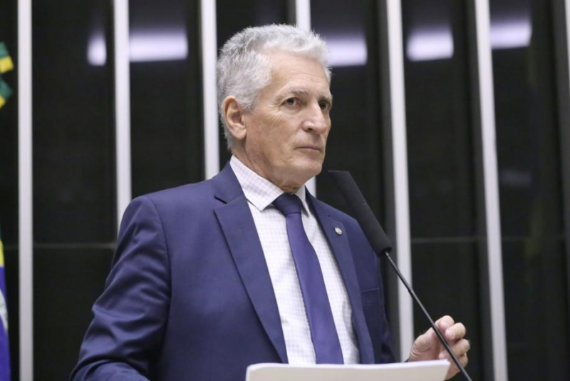 Impactos financeiros e sociais do fim da jornada 6×1 são tema de audiência entre deputados e especialistas