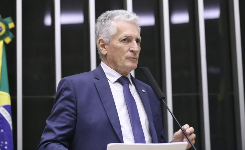 Impactos financeiros e sociais do fim da jornada 6×1 são tema de audiência entre deputados e especialistas