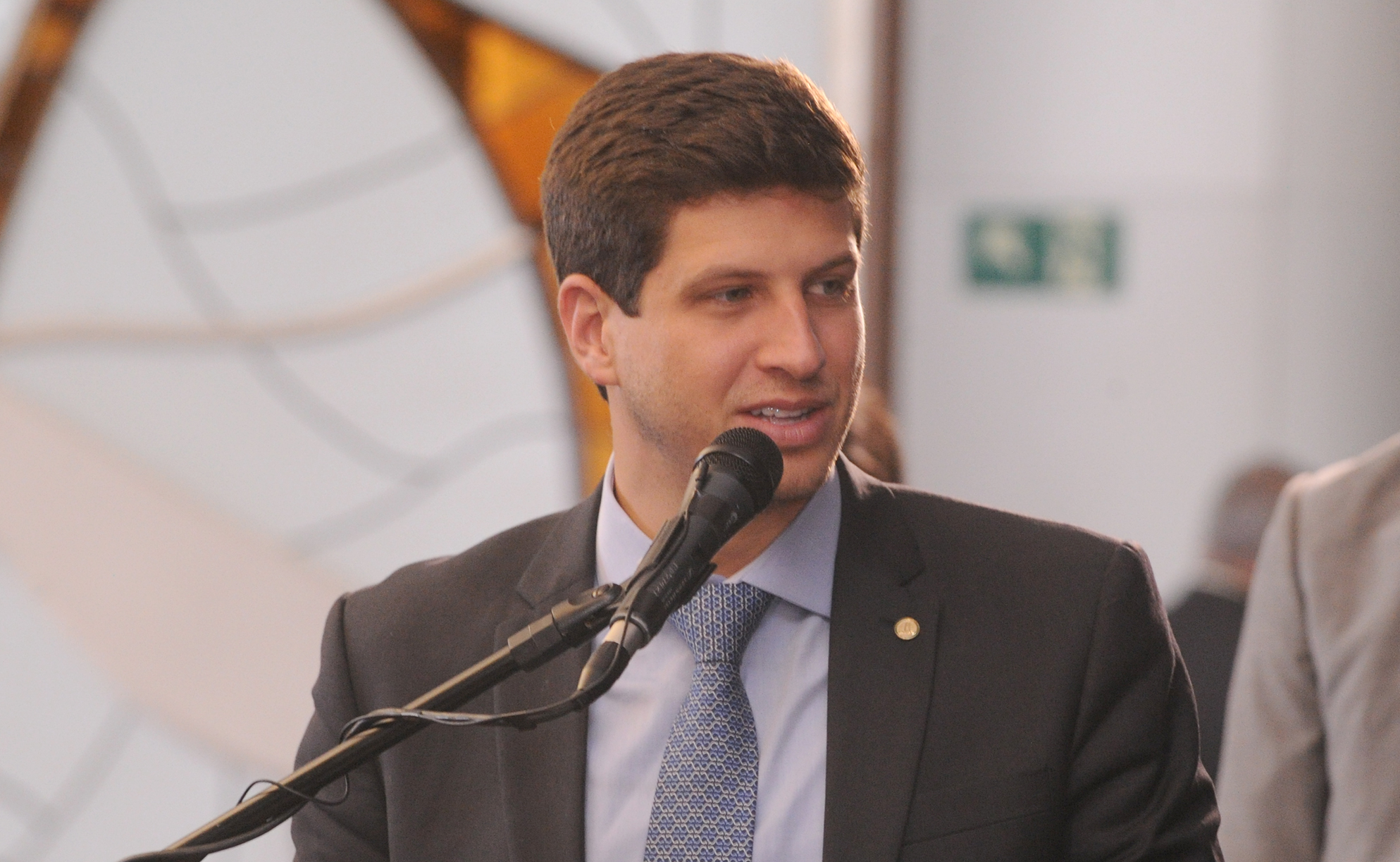 João Campos cita o Ceará como referência de crescimento em campanha pelo Governo de Pernambuco