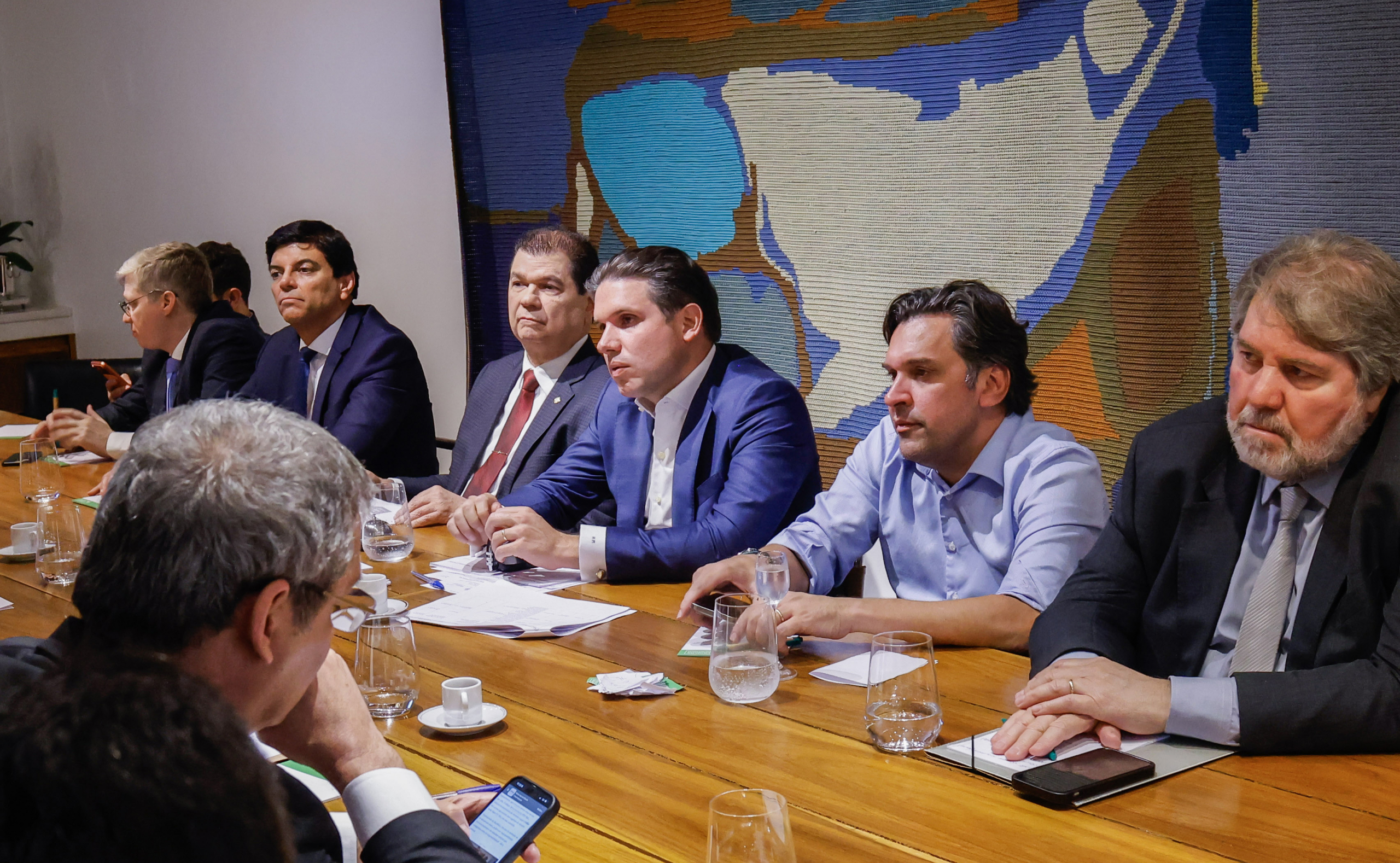 Deputados-líderes encaminham para 2026 análise da PEC da Segurança e do PL Antifacção