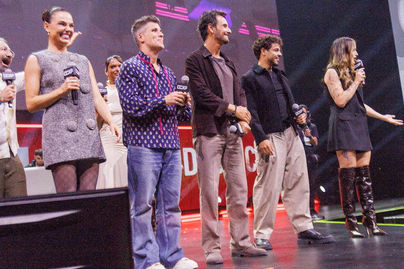 mundo geek - Primeiro dia da CCXP25 reúne Rodrigo Santoro, elenco de Supernatural e anúncios especiais em São Paulo