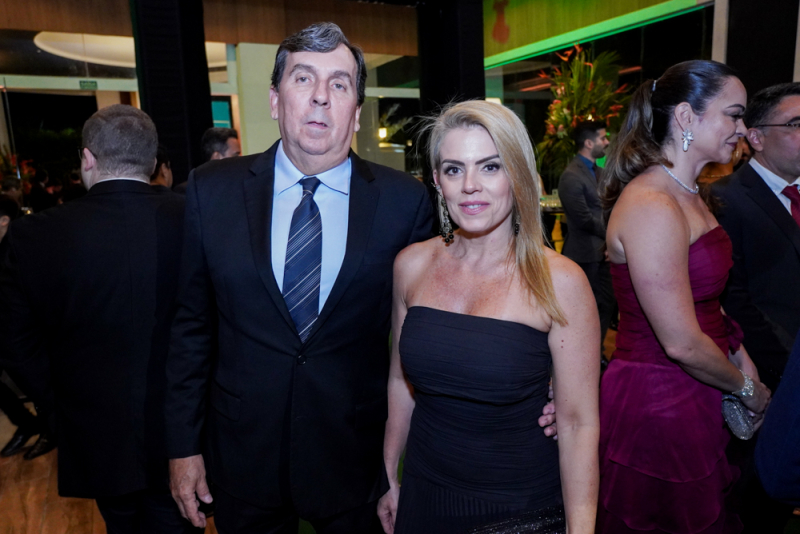 Cena empresarial - Maurício Filizola toma posse como presidente da CDL de Fortaleza e Ana Luiza Ximenes é eleita Lojista do Ano em noite prestigiada no La Maison
