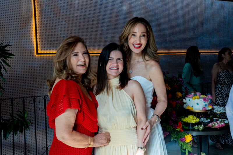 Sessão parabéns - Jória Araripe e Sarah Gondim brindam à nova idade em almoço entre amigas