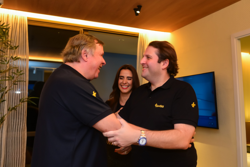 José E Daniel Simões(1)