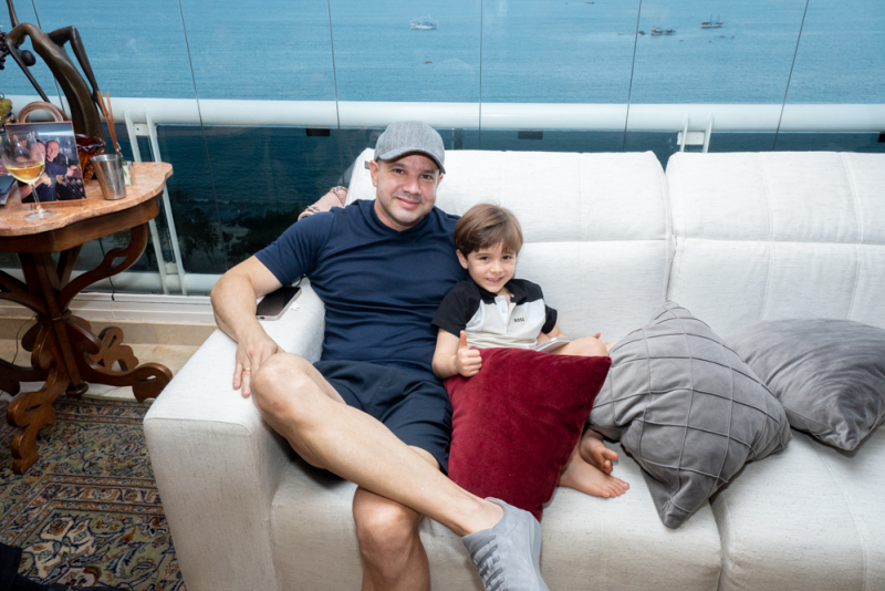 Encontro natalino - Edson e Ítala Ventura recebem familiares e amigos em jantar de Natal em seu apartamento na Beira-Mar