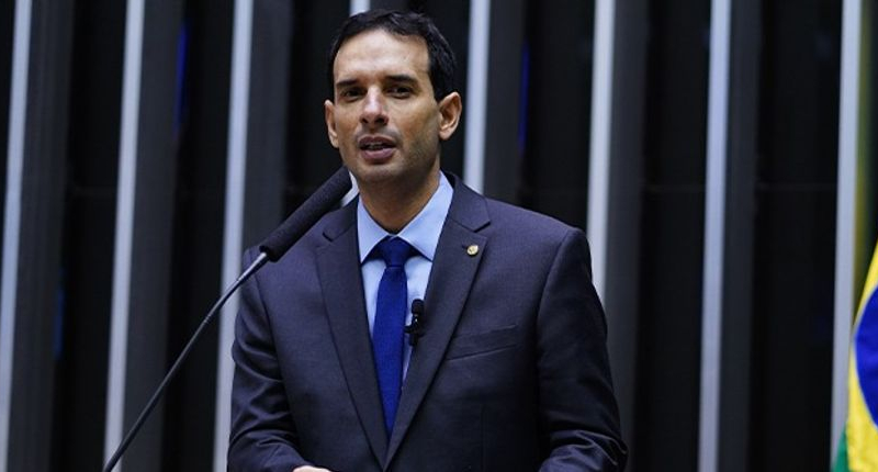 Deputado Leo Prates propõe mudança progressiva na escala de trabalho