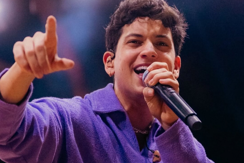 Festa Continua - Com gente bonita e alto-astral, Mil Sorrisos transforma a véspera de Réveillon em pura celebração