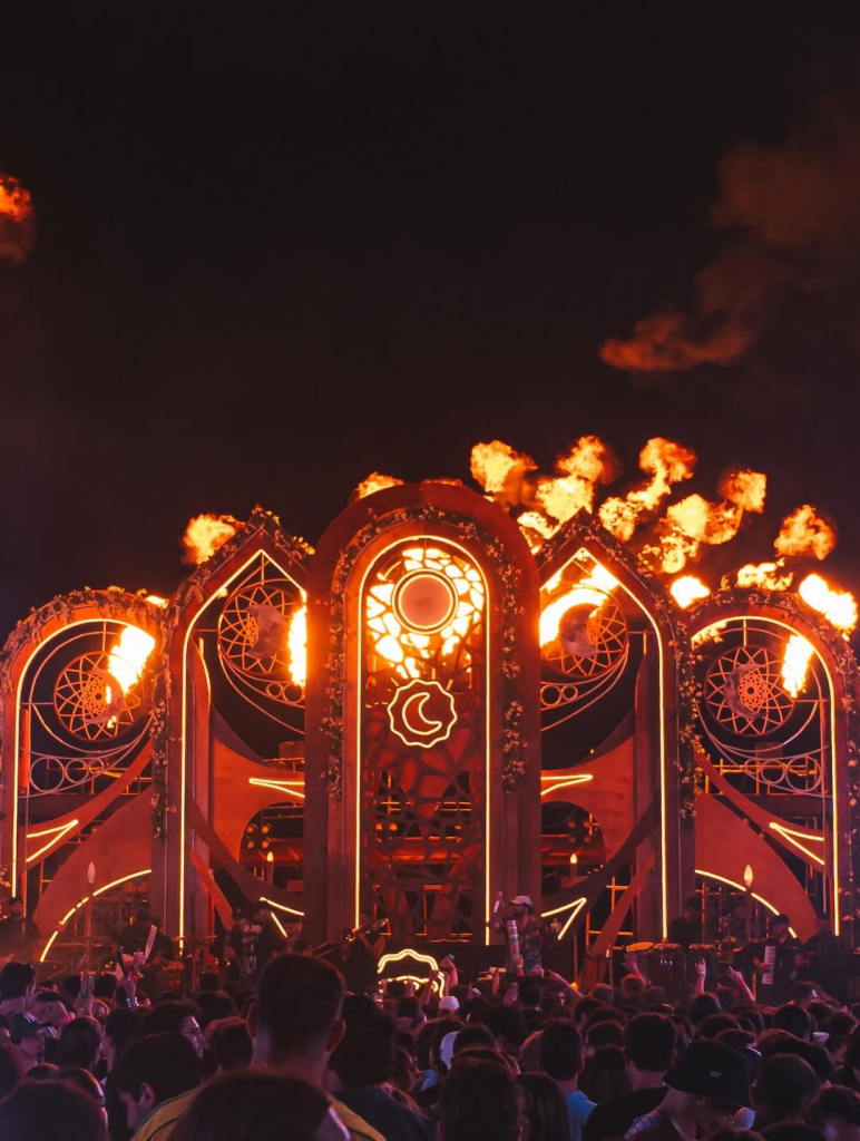 Luau Is The Night Where Music, Art, And People Blend Effortlessly. A Gathering That Transforms T (2)