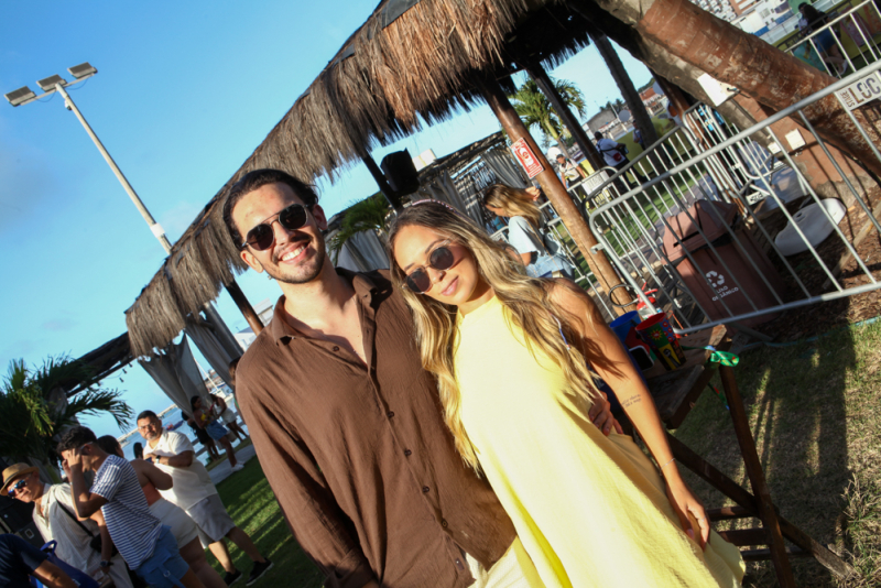 Sábado de festa - De Sol ao Samba movimenta o Iate Clube de Fortaleza com Dilsinho, Karenzinha e Tudo Fica Blue