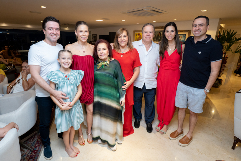 Encontro natalino - Edson e Ítala Ventura recebem familiares e amigos em jantar de Natal em seu apartamento na Beira-Mar