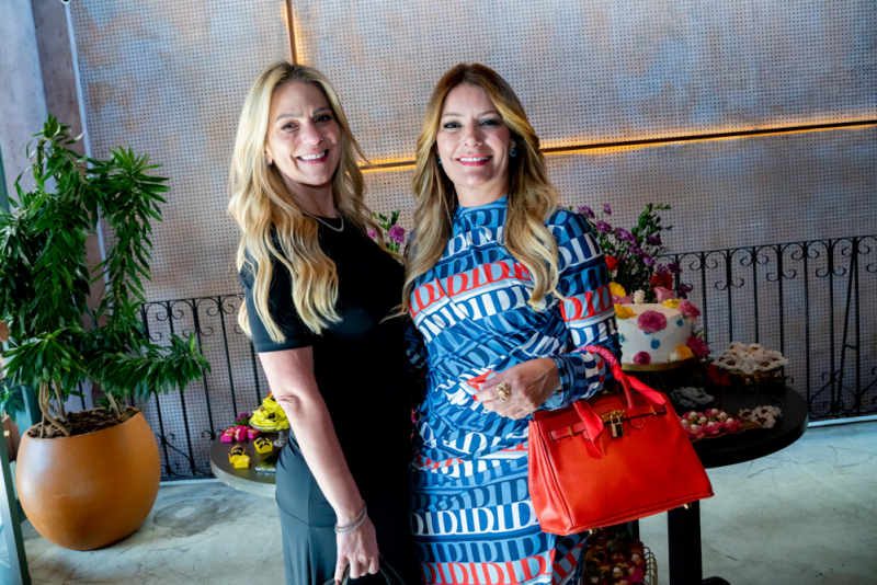 Sessão parabéns - Jória Araripe e Sarah Gondim brindam à nova idade em almoço entre amigas