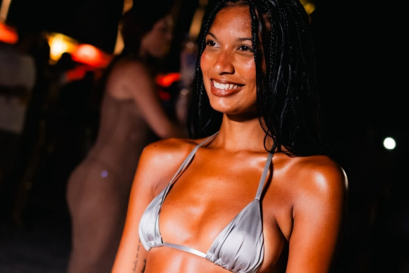 Festa Continua - Com gente bonita e alto-astral, Mil Sorrisos transforma a véspera de Réveillon em pura celebração