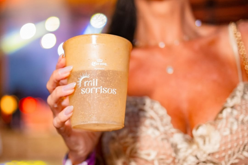 Festa Continua - Com gente bonita e alto-astral, Mil Sorrisos transforma a véspera de Réveillon em pura celebração