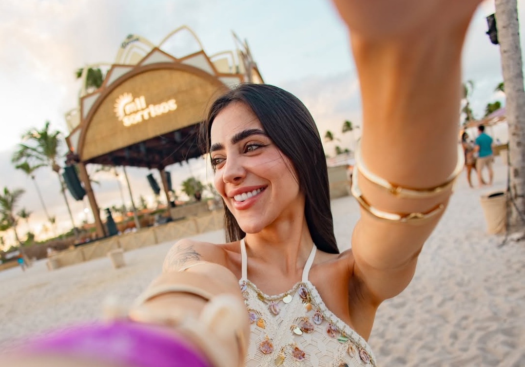 Com gente bonita e alto-astral, Mil Sorrisos transforma a véspera de Réveillon em pura celebração