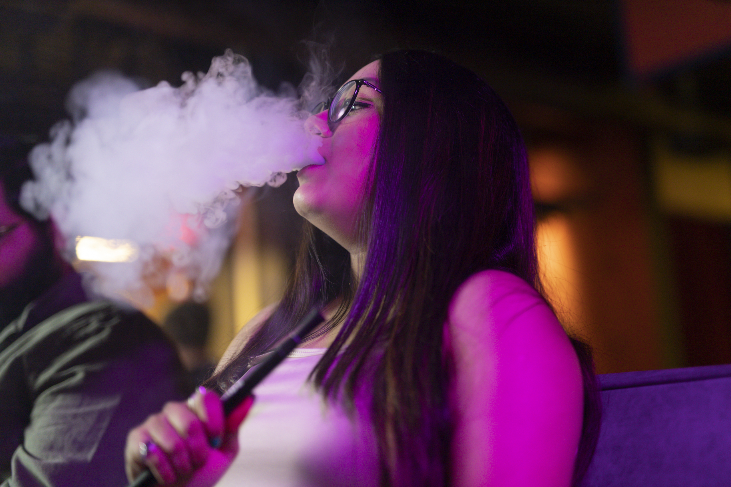 Uso de vape e cigarros eletrônicos cresce entre jovens no Nordeste e preocupa profissionais de saúde