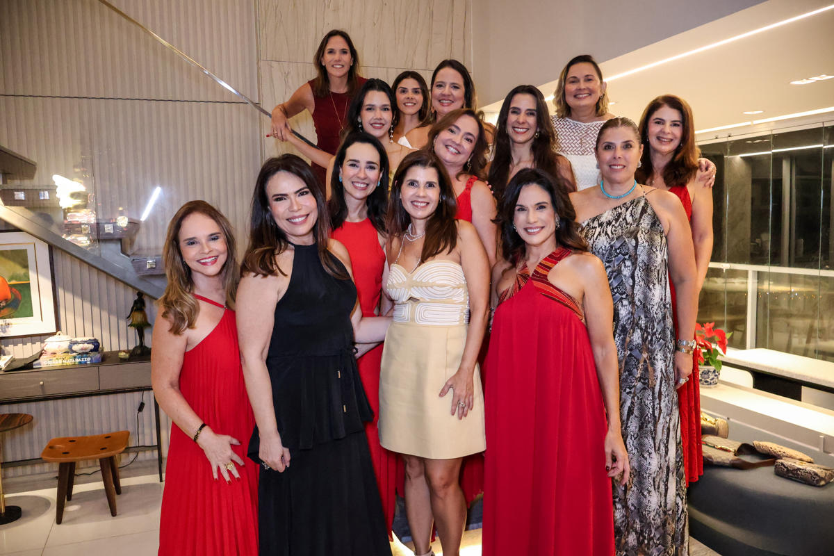 Ana Virgínia Martins reúne grupo para o Natal das Mulheres da Construção em seu endereço no Meireles