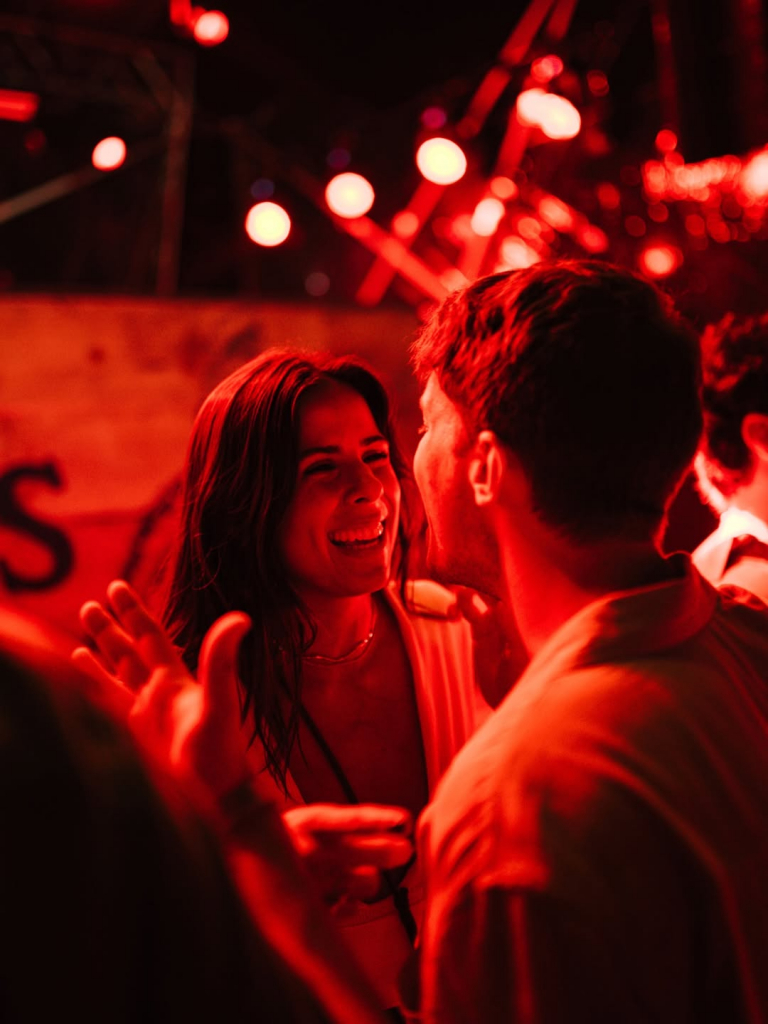 O Sorriso De Quem Está Só Começando A Viver A Melhor Semana Da Vida No Paraíso! (1)