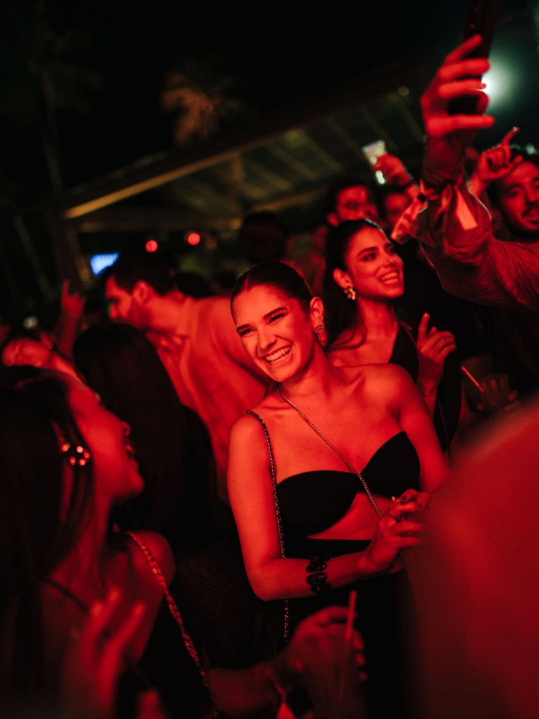 O Sorriso De Quem Está Só Começando A Viver A Melhor Semana Da Vida No Paraíso! (2)