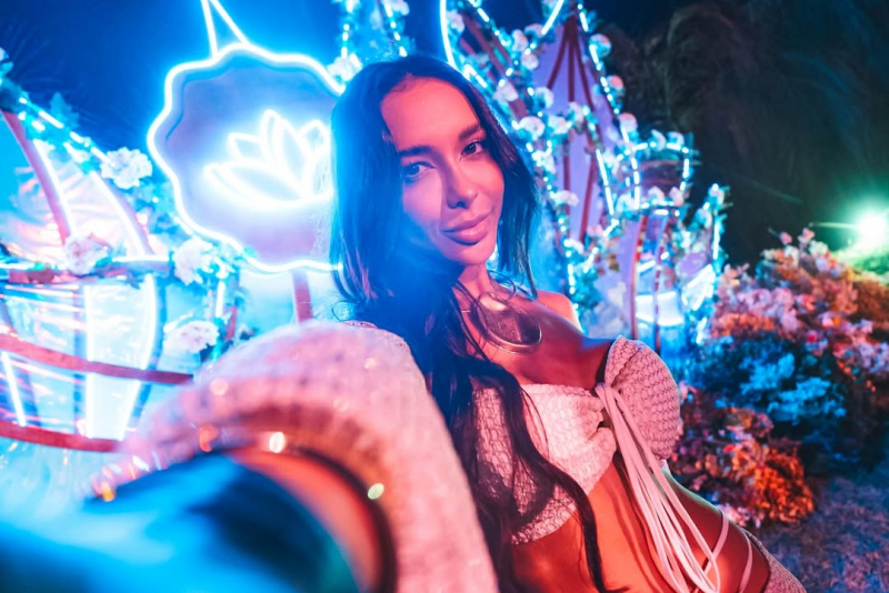 Entre a pista e o mar, Réveillon Carneiros transforma o 3º dia de festas em pura energia do verão