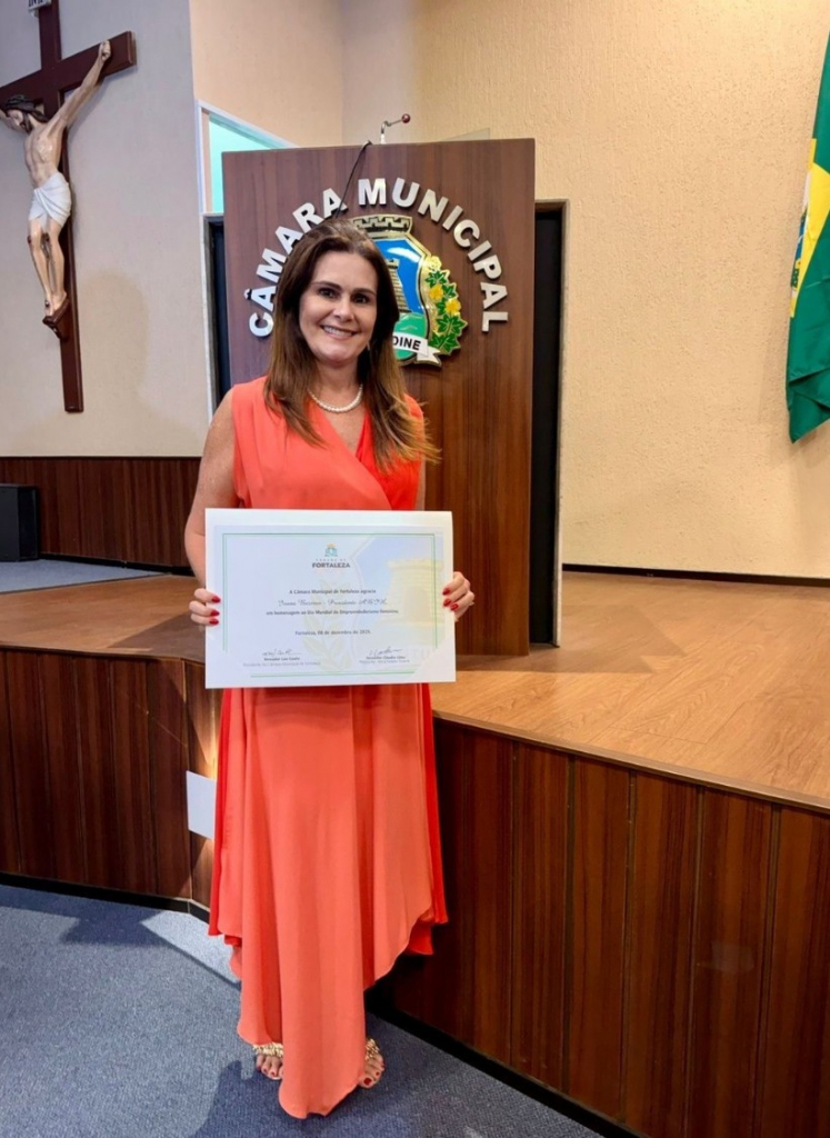 Ontem (08 12), Durante A Sessão Solene Realizada Na Câmara Municipal De Fortaleza, A Presidente Copia