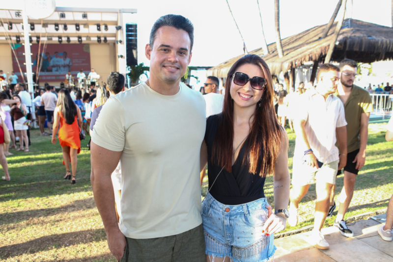 Sábado de festa - De Sol ao Samba movimenta o Iate Clube de Fortaleza com Dilsinho, Karenzinha e Tudo Fica Blue