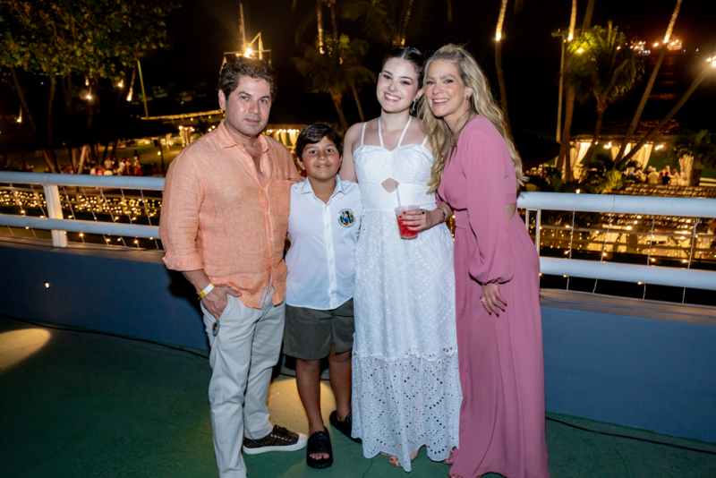 Novo ciclo - Beatrice Vasconcelos festeja conclusão do curso de Psicologia em tarde animada no Iate Clube de Fortaleza