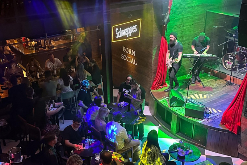 Pub 5 Elementos reúne bandas QR Code, O Verbo e Rádio Blá na Night of Hits