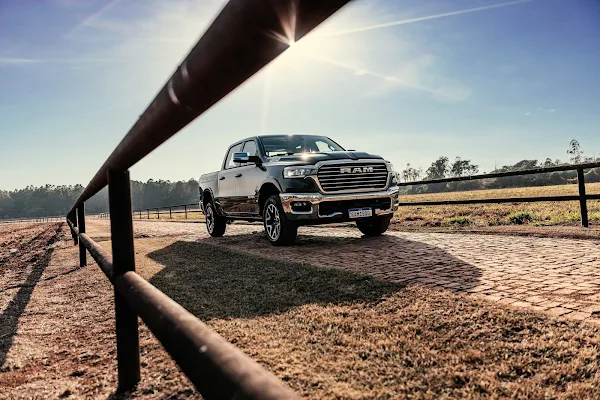Ram 1500 Laramie 2025 (3)