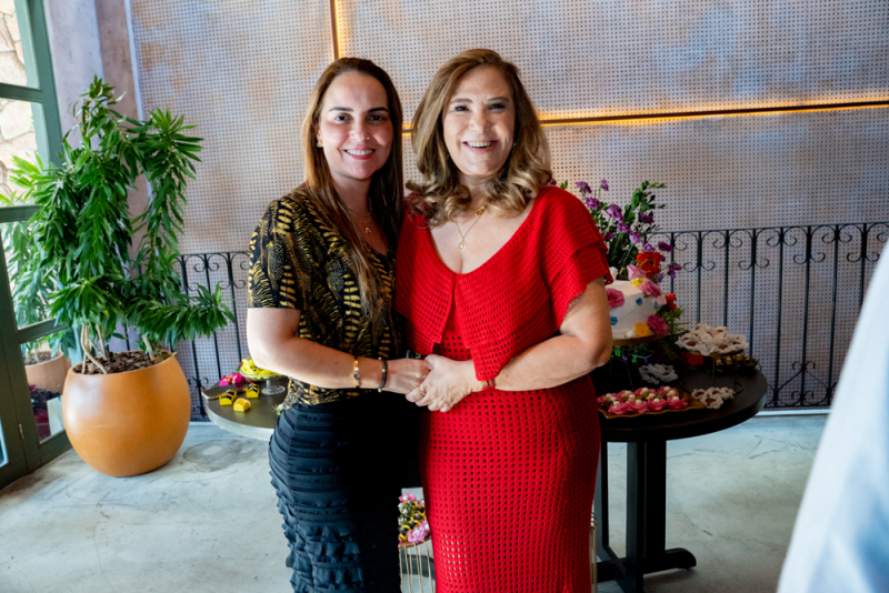 Sessão parabéns - Jória Araripe e Sarah Gondim brindam à nova idade em almoço entre amigas