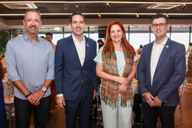 Trabalho reconhecido - Eduardo Bismarck é agraciado com o Troféu Habib Ary pela ABIH-CE