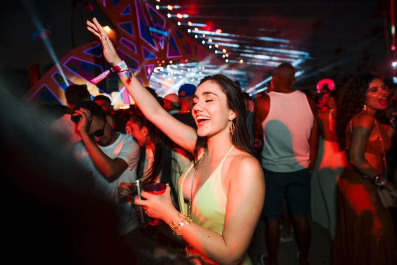 Ritmo de Festival - Terça (30) no Réveillon Amoré segue em clima de verão com Léo Santana, Matheus & Kauan e Nattan