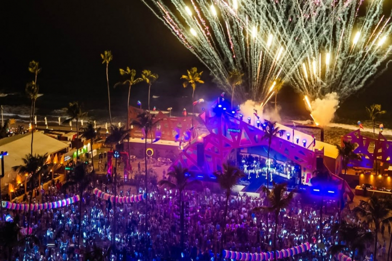 Terça (30) no Réveillon Amoré segue em clima de verão com Léo Santana, Matheus & Kauan e Nattan