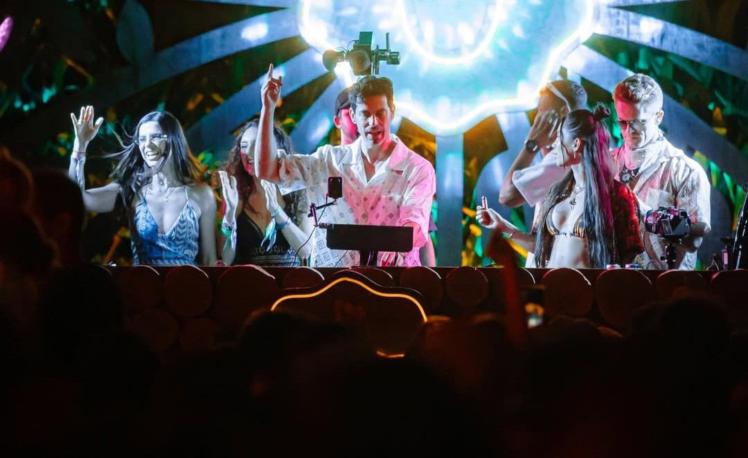 Réveillon Carneiros vibra ao som de Arodes, Black Coffee e Dennis DJ