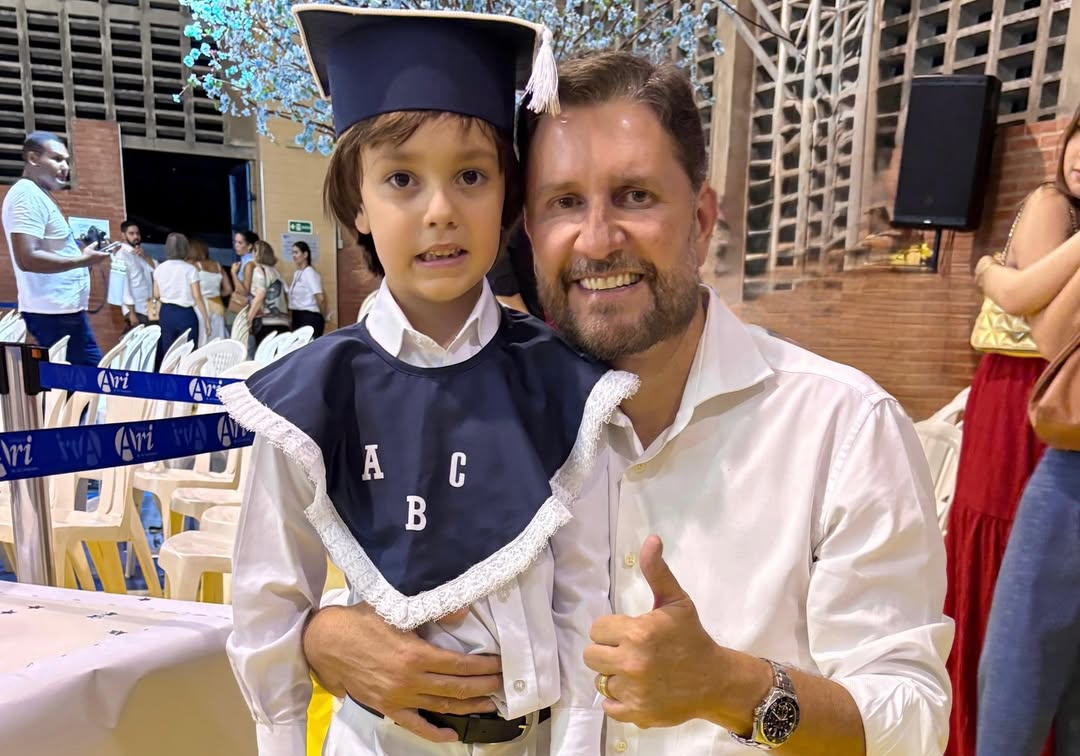 Romeu Aldigueri celebra a formatura do ABC do pequeno Romeu Filho
