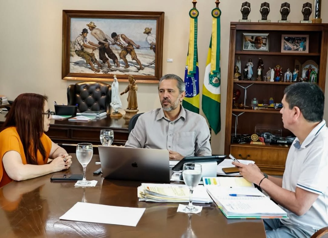 Elmano e secretários tratam de ações para a área da saúde em reunião na véspera de Natal