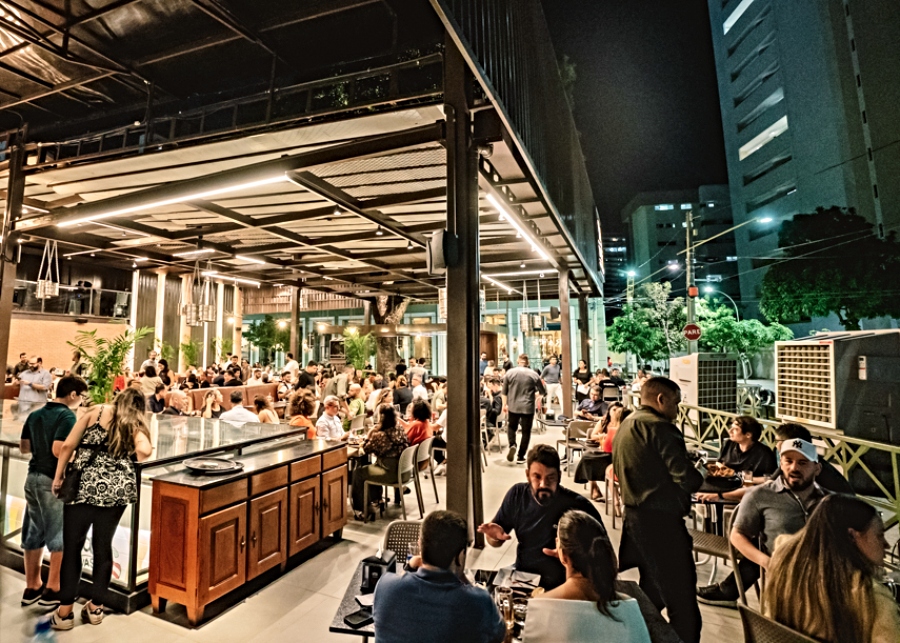 Serviços aceleram o emprego formal e sustentam dinamismo econômico no CE